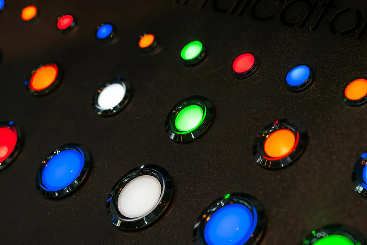 Metal push button switch